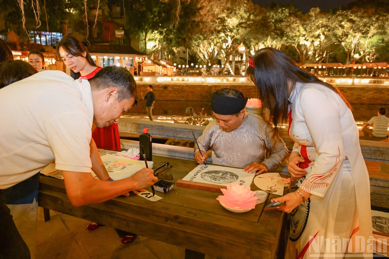 They also experienced do paper art and calligraphy writing.