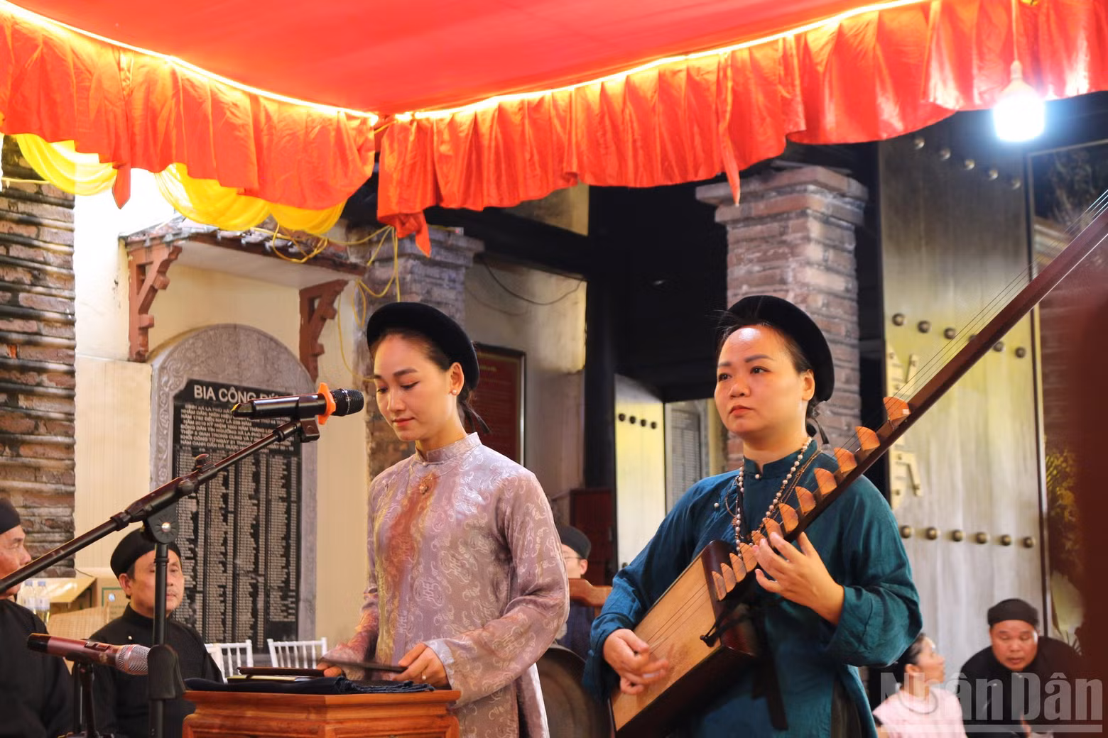 Ca tru performances in the sacred space of La Phu Communal House.
