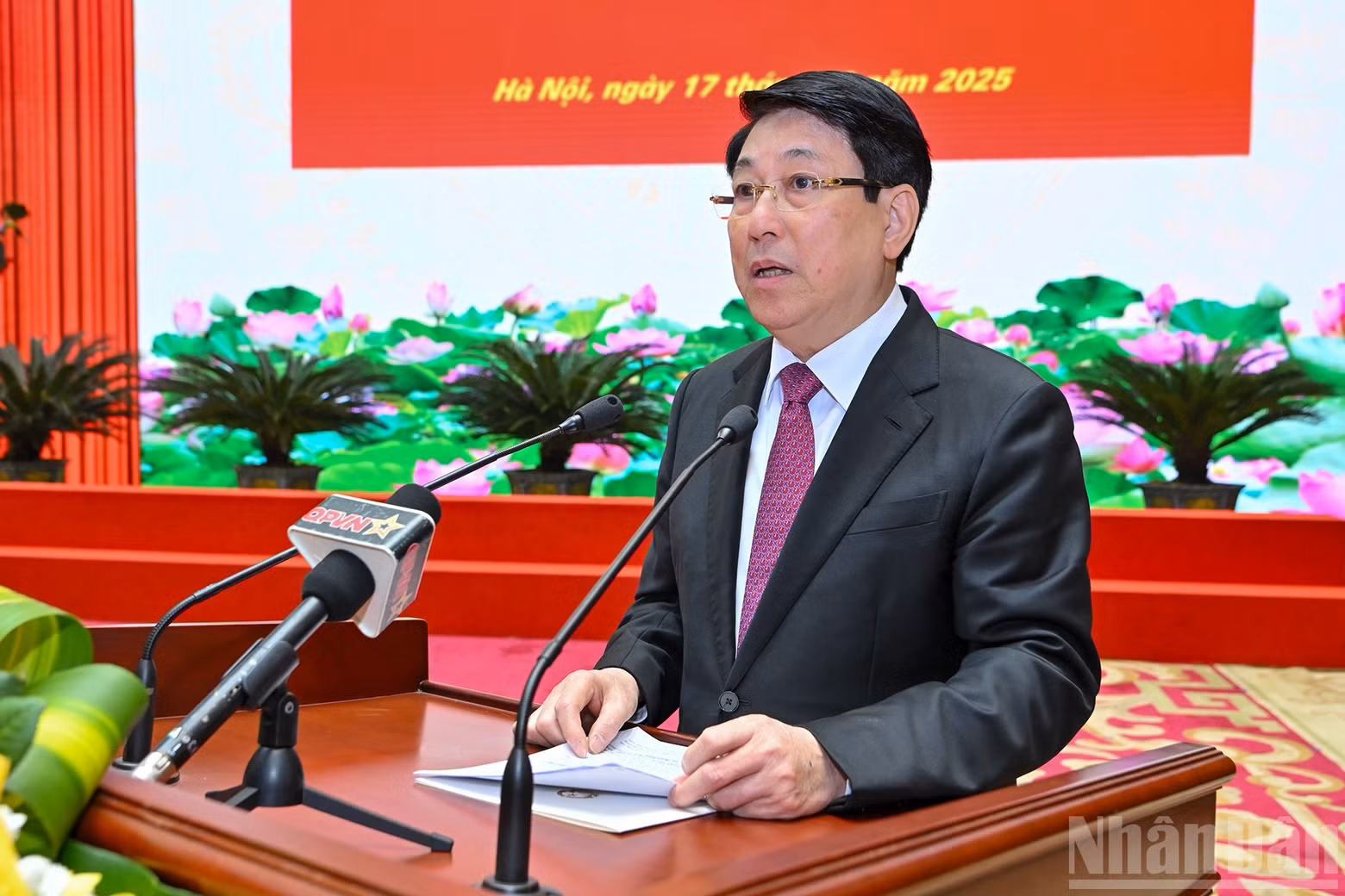 President Luong Cuong delivers a keynote address at the conference.
