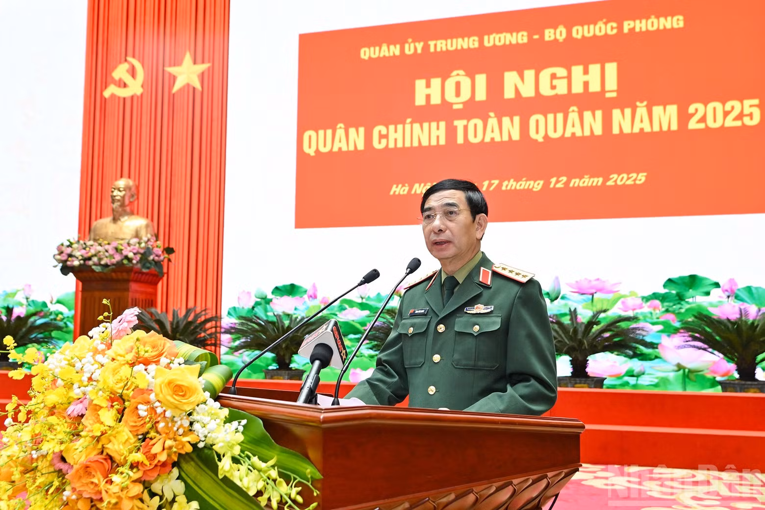 Minister of National Defence Phan Van Giang delivers the opening remarks at the 2025 National Political-Military Conference.
